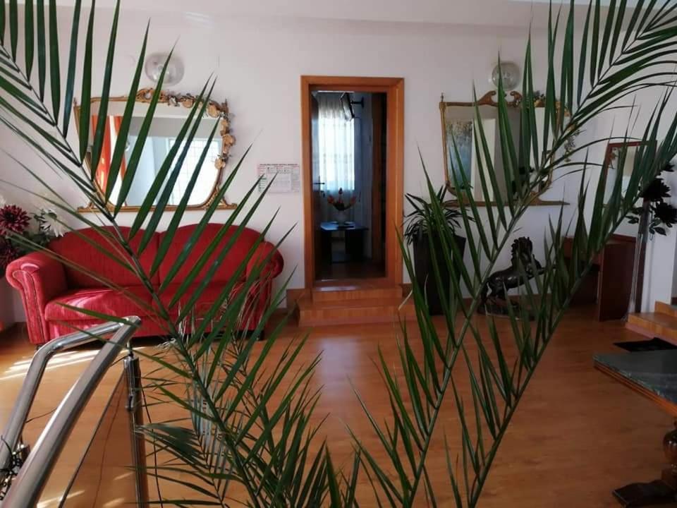 Casa Regala Ear Otel Craiova Dış mekan fotoğraf